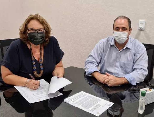 O Superintendente do SESI e Diretor SENAI Ceará Paulo André Holanda se reuniu com a Diretora do Grupo Mulheres do Brasil Annette de Castro