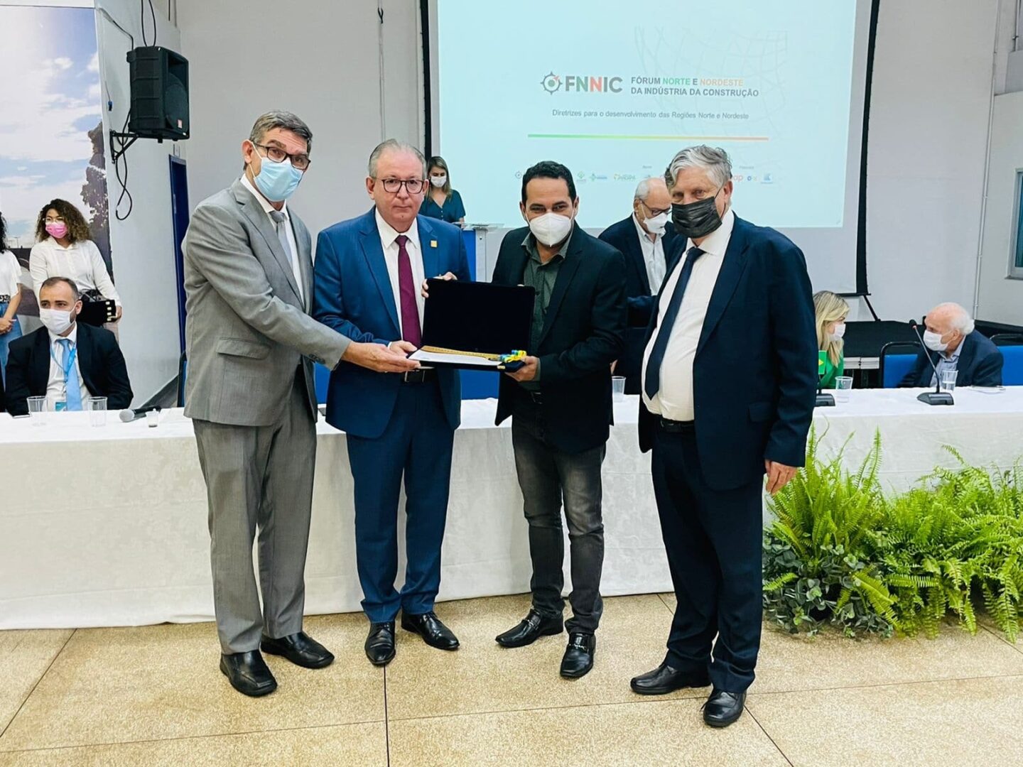 O presidente do Sistema FIEC, Ricardo Cavalcante, recebeu o título de Cidadão Amapaense