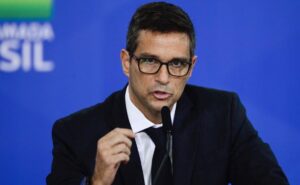 O presidente do BC, Roberto Campos Neto, afirma que a redução da carga tributária não contribui para a redução da inflação no longo prazo.