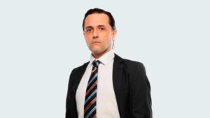 Especialista em Administração Financeira e Mestrado em Administração e Controladoria