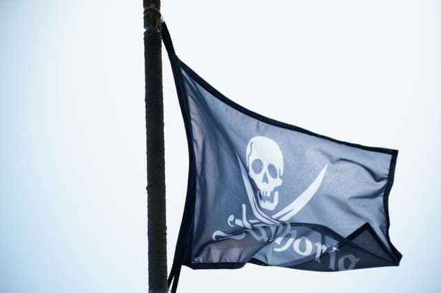 Pirataria tira empregos e fraude eletrônica desestimula o empreendedorismo