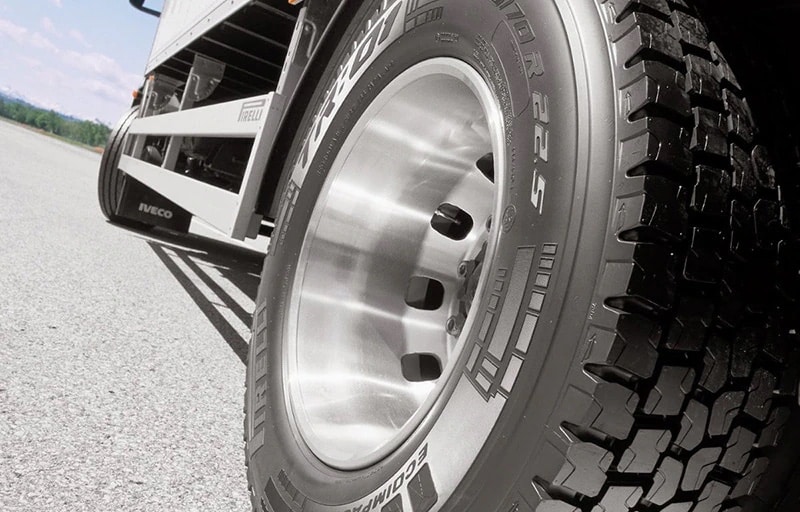 A Prometeon, única fabricante global de pneus dedicada ao mercado industrial, equipando caminhões, ônibus,