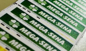 Bilhetes da mega-sena a serem preenchidos.