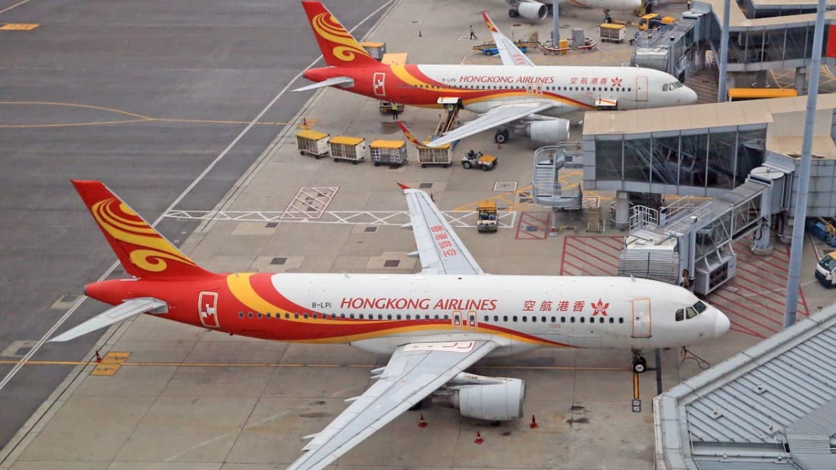 Imagem dos aviões no aeroporto de Hong Kong