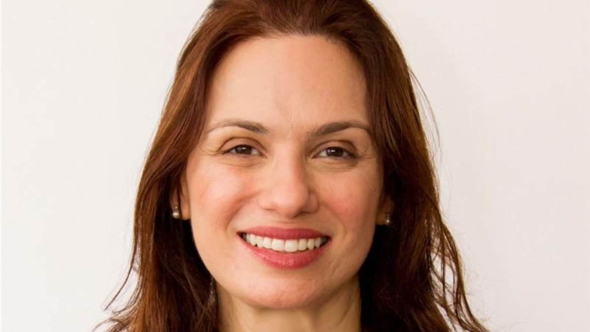 Fabiana Fischer, superintendente de ESG do Banco Alfa, apresenta o programa Alfa NetZero para apoiar empresas na transição para uma economia de baixo carbono.