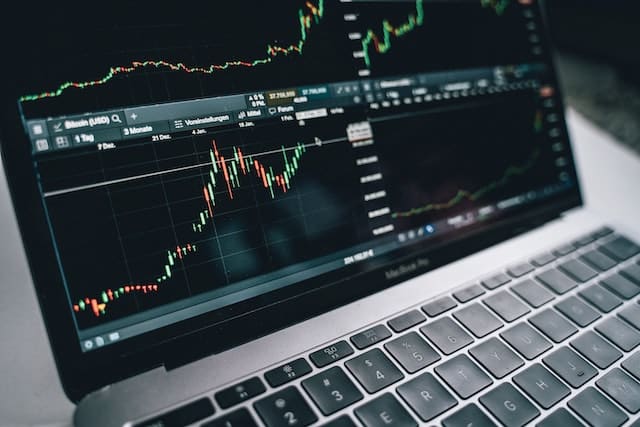 As ações da Getninjas (NINJ3) tiveram um dia de fortes ganhos na B3, com uma alta de 14,52%, encerrando a sessão a R$ 4,81.