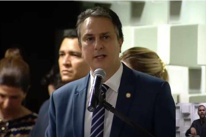 Imagem do Ministro Camilo Santana discursando na solenidade.