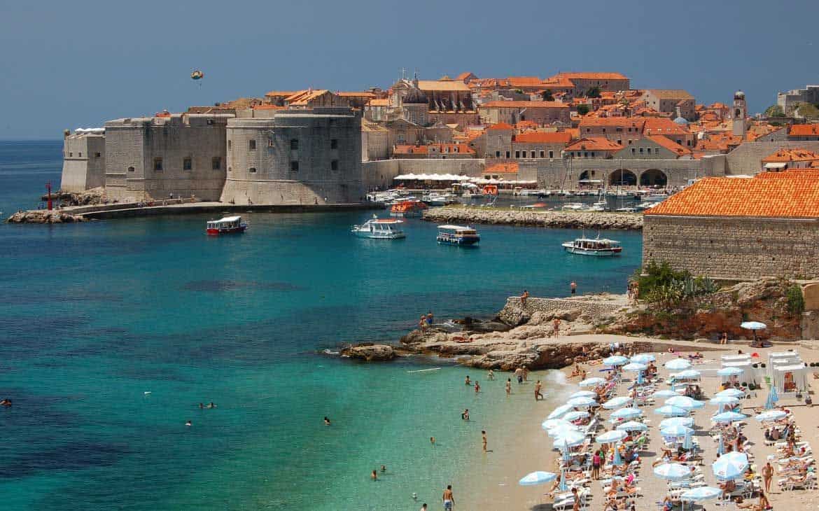 A foto mostra o litoral da Croácia no verão da Europa.