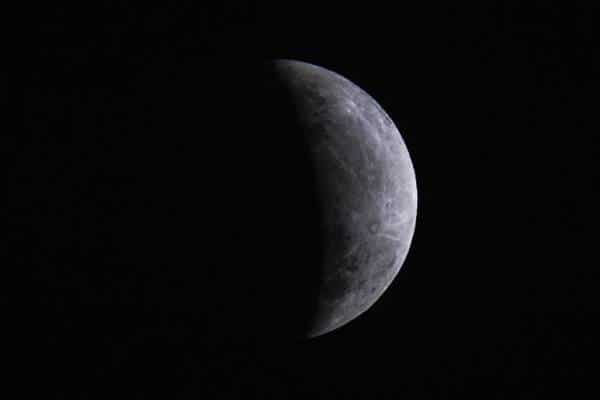 Imagem mostra a Lua, após a Índia confirmar presença de oxigênio no polo sul Lunar.