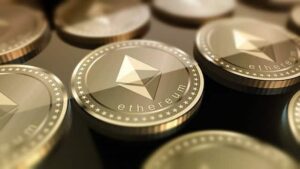 O Ether, segunda maior criptomoeda, pode subir mais de cinco vezes em valor até 2026, de acordo com uma previsão do Standard Chartered.