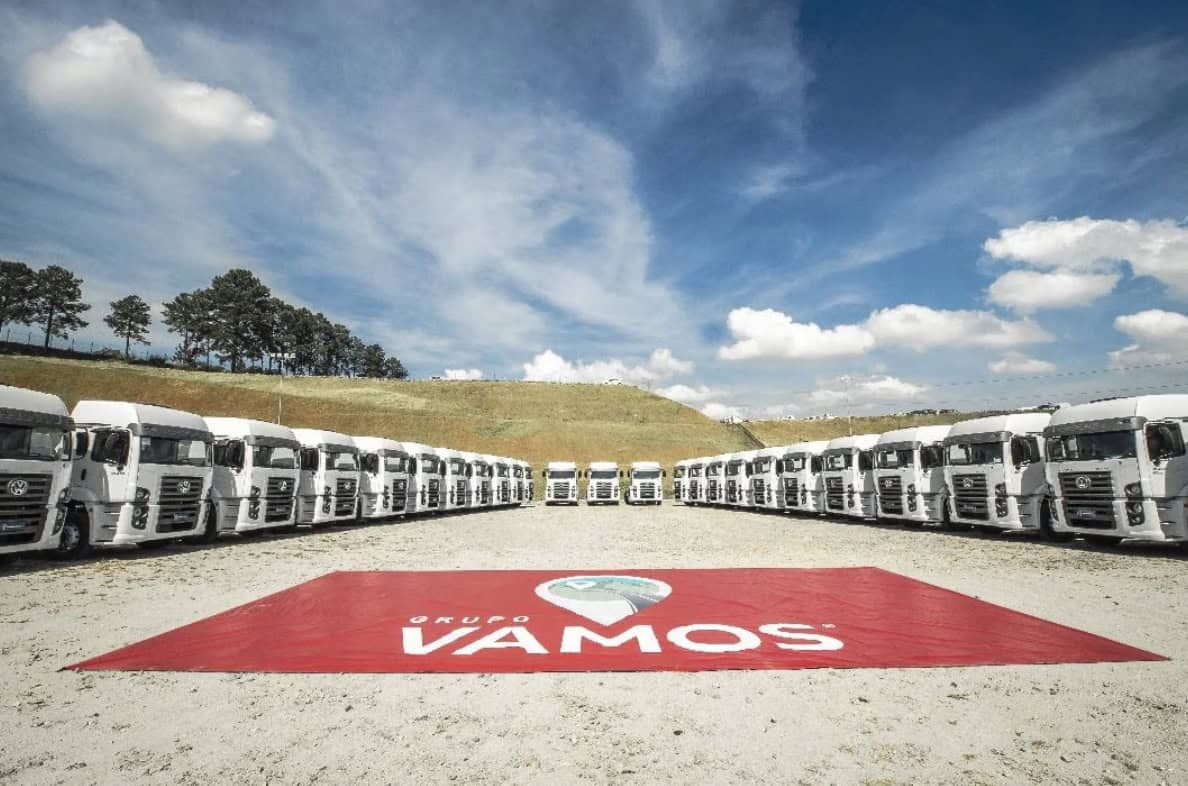 novos equipamentos expostos no pátio do Grupo Vamos