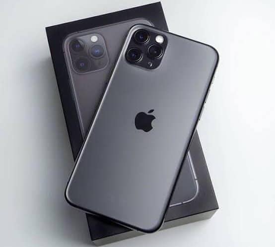 Leilão da receita venderá iphones