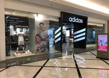 A Adidas está consolidando sua posição no mercado chinês com um investimento significativo na modernização de sua cadeia de suprimentos e logística.