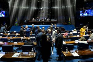 No Senado, a proposta de emenda à Constituição (PEC) 45/2019, conhecida como Reforma Tributária, foi debatida com representantes dos prefeitos, que mostraram apoio geral à reforma, mas também expressaram preocupações cruciais.