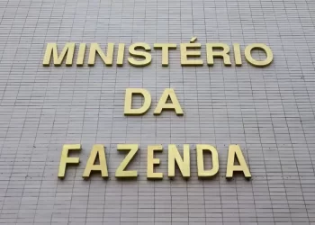 Ministério da Fazenda avalia potencial do PIB brasileiro.
