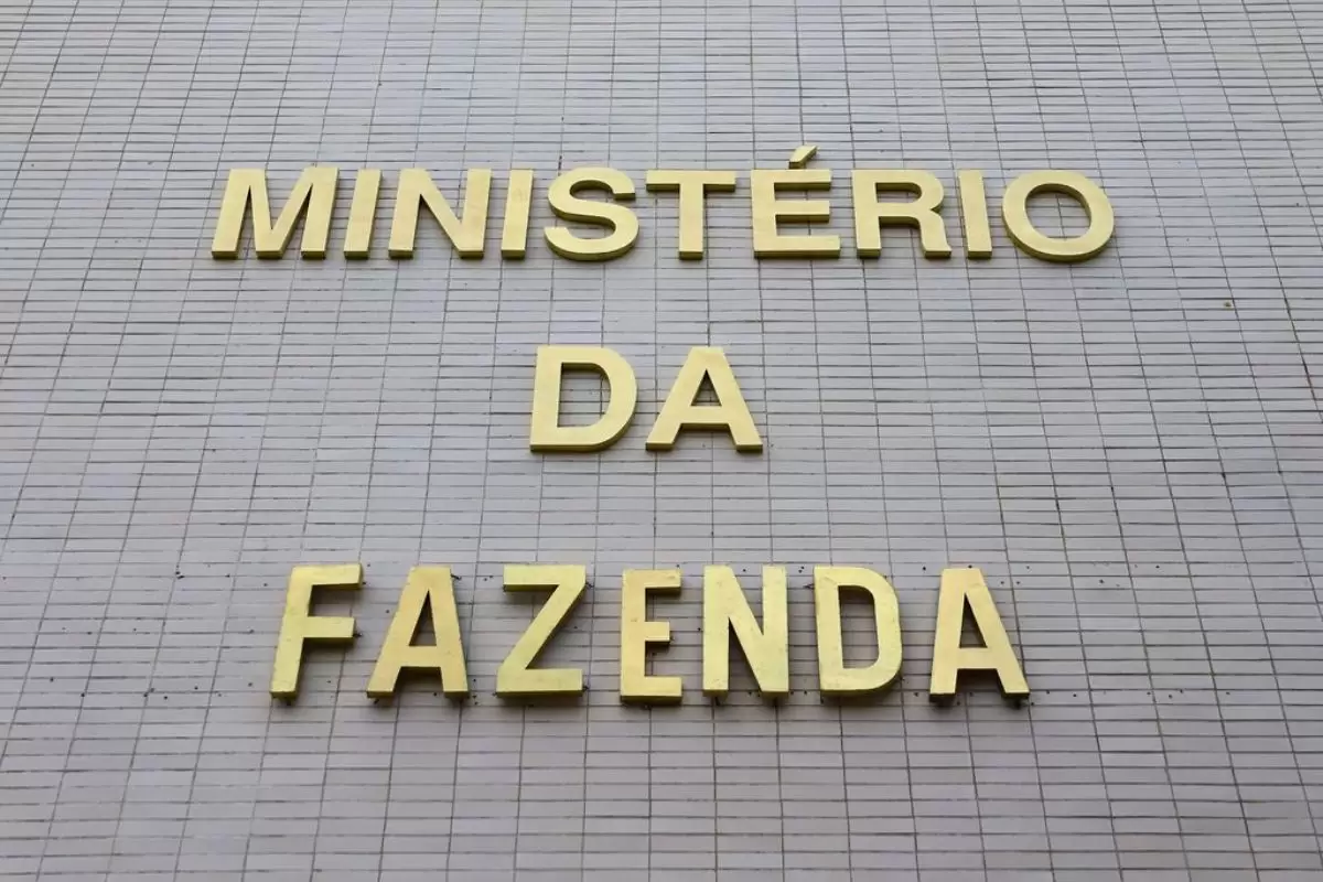 Ministério da Fazenda avalia potencial do PIB brasileiro.