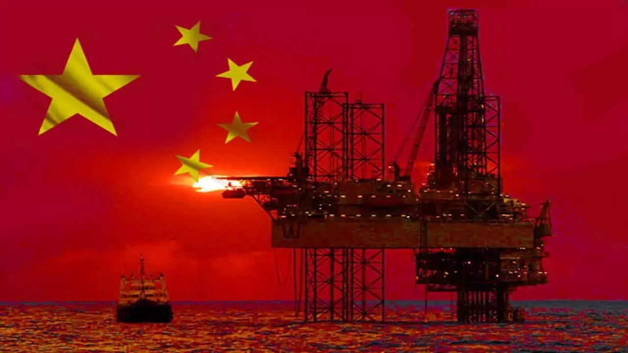 A China economizou quase $10 bilhões em importações de petróleo este ano devido a compras recordes de países sob sanções ocidentais, como Rússia, Irã e Venezuela.