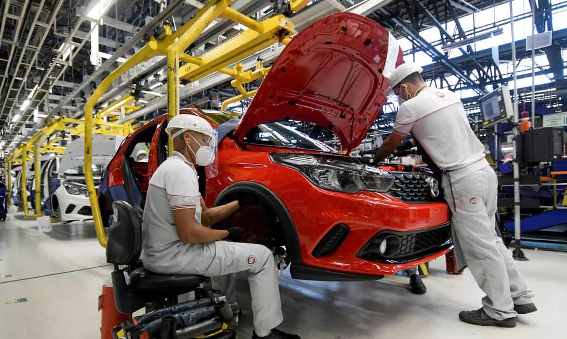 Dona da Fiat investirá 2,5 bilhões em fábrica.