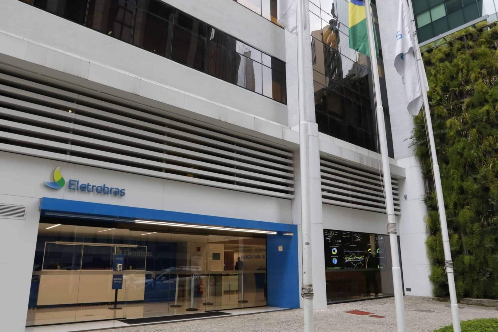 A imagem mostra a sede da Eletrobras