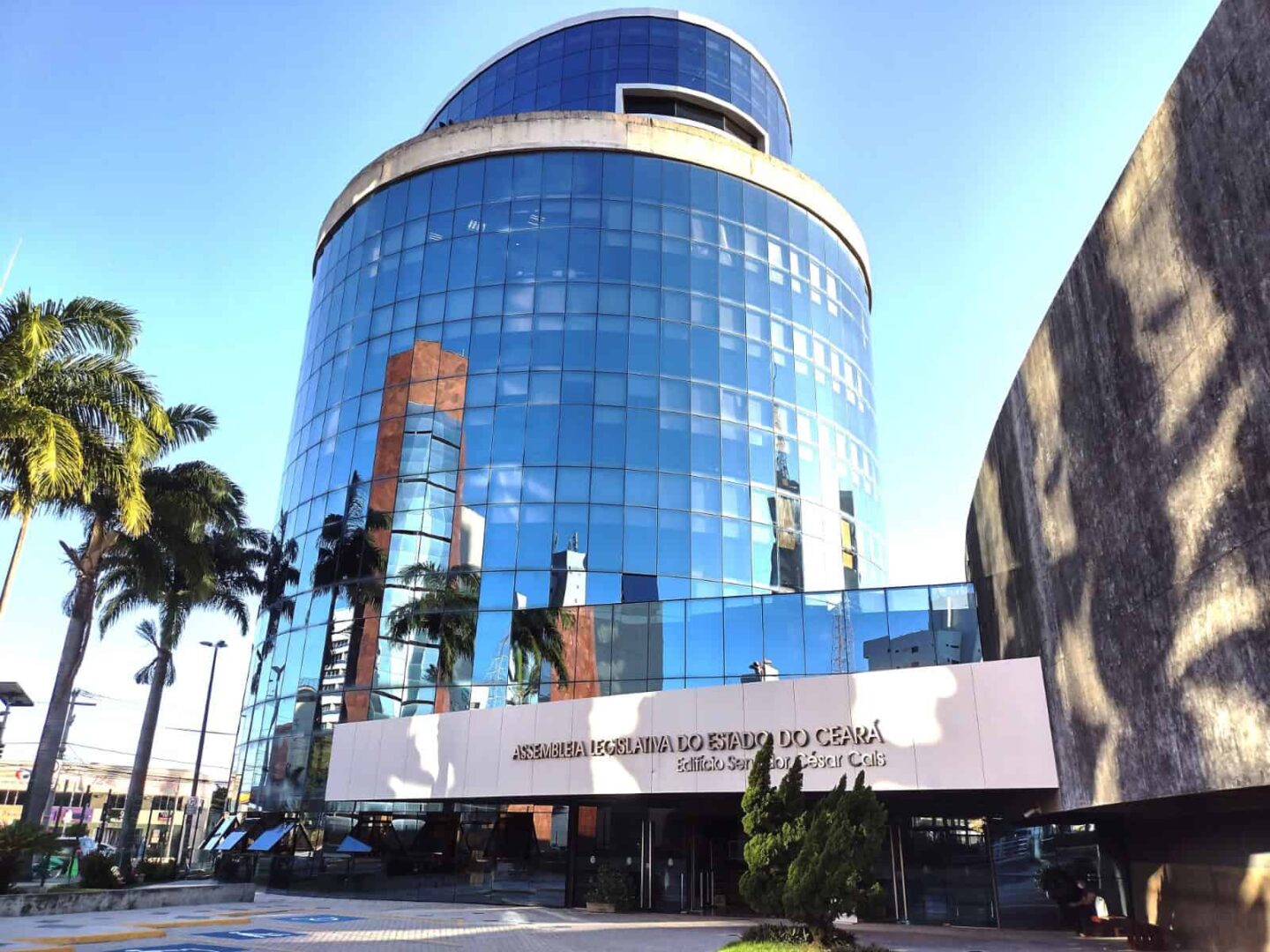 Assembleia Legislativa do Estado do Ceará reúne diversos serviços para atendimento ao público