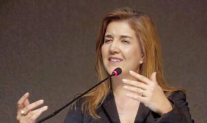 Daniela Teixeira, advogada do DF, é indicada por Lula ao STJ. Se confirmada, será a sétima mulher na Corte. Saiba mais sobre a nomeação.
