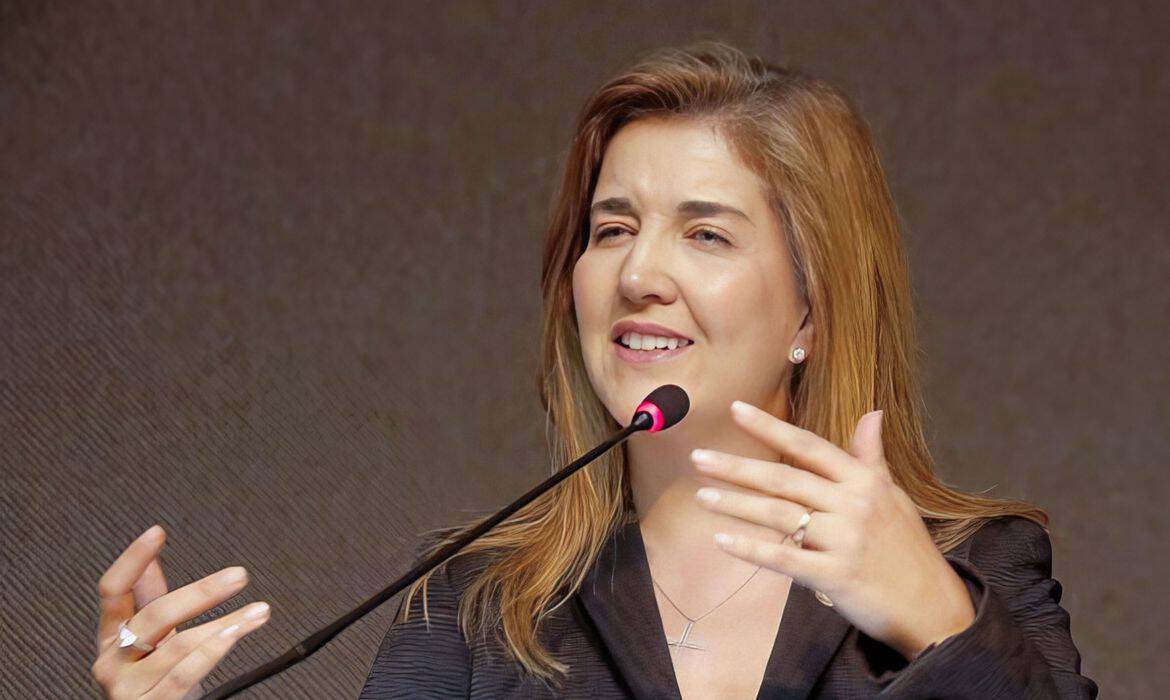 Daniela Teixeira, advogada do DF, é indicada por Lula ao STJ. Se confirmada, será a sétima mulher na Corte. Saiba mais sobre a nomeação.