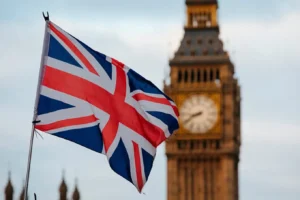 O regulador de mídia do Reino Unido, Ofcom, pediu nesta quinta-feira que a autoridade antitruste do país investigue a dominância das gigantes de tecnologia dos EUA, Amazon e Microsoft, no mercado de nuvem do Reino Unido.