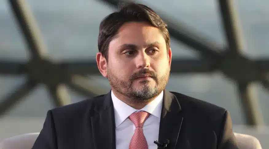 Ministro das Comunicações disse que conectará escolas até 2026.