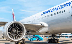 China Eastern Airlines anunciou hoje um acordo histórico para a compra de 100 aviões C919 da Commercial Aircraft Corporation of China (COMAC).
