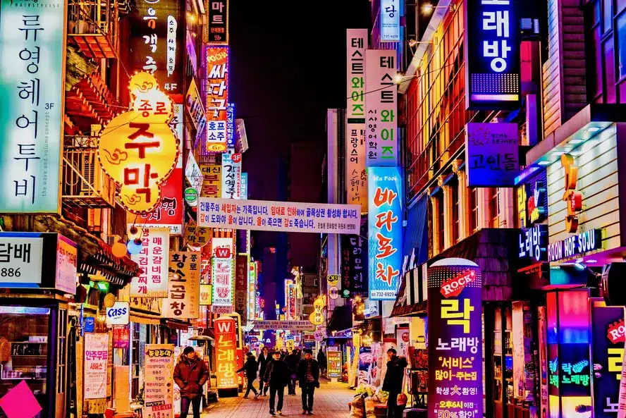As exportações da Coreia do Sul apresentaram uma desaceleração na queda em setembro, surpreendendo positivamente o mercado e marcando a menor retração em um ano de declínio contínuo.