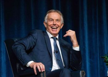 O discurso de Tony Blair na Fides 2023 ressalta a importância das novas tecnologias no cenário global e seu impacto.