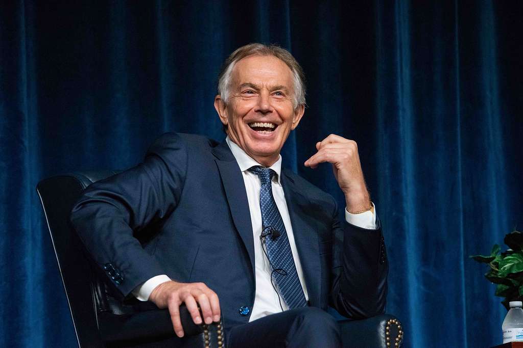 O discurso de Tony Blair na Fides 2023 ressalta a importância das novas tecnologias no cenário global e seu impacto.