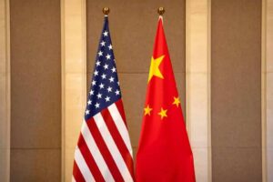 Nos Estados Unidos, nesta quinta-feira, foi denunciado que a China está manipulando a mídia global por meio de censura, coleta de dados e compras secretas de veículos de notícias estrangeiros.