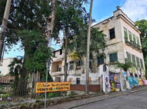 Na agitada região de Santa Teresa, no Rio de Janeiro, uma casa histórica mantém viva a memória do ilustre Barão de Mauá.