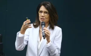 A secretária de Mudança do Clima do Ministério do Meio Ambiente, Ana Toni, revelou que 66% dos municípios brasileiros não estão preparados para enfrentar as mudanças climáticas.