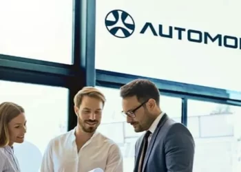 Automob anuncia compra da Best Point, concessionária de Renault, Ford e Honda, impulsionando sua receita e expansão no mercado automobilístico.