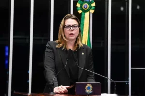 A senadora Leila Barros (PDT-DF), em pronunciamento no Plenário, comemorou a aprovação na Comissão de Meio Ambiente (CMA) do projeto de lei que regulamenta o mercado de carbono no Brasil (PL 412/2022), do qual foi relatora.