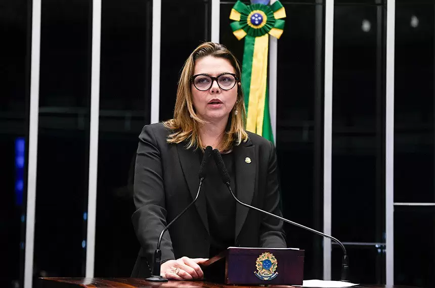 A senadora Leila Barros (PDT-DF), em pronunciamento no Plenário, comemorou a aprovação na Comissão de Meio Ambiente (CMA) do projeto de lei que regulamenta o mercado de carbono no Brasil (PL 412/2022), do qual foi relatora.