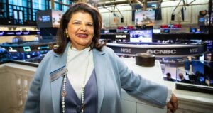 Ações da Magazine Luiza enfrentam fortes quedas na Bolsa, com preocupações sobre a recuperação em meio a pressões competitivas e declarações controversas de sua presidente do conselho.