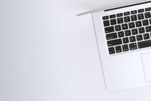 A Apple anunciou na segunda-feira seus novos MacBooks, com valores que chegam a R$ 43.999 na edição mais avançada.