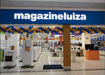 Magazine Luiza (MGLU3) valoriza-se em R$ 2,8 bilhões, subindo 24,43%, com alívio nos juros e dados de inflação nos EUA, mas analistas divergem sobre perspectivas e riscos contábeis.