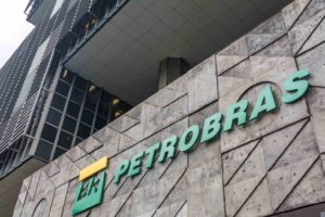 Petrobras informa alterações nos dividendos e JCP por ação devido a recompra de ações. Conheça os valores e datas de pagamento.