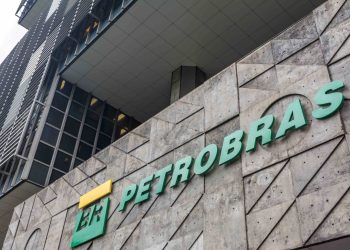 Petrobras informa alterações nos dividendos e JCP por ação devido a recompra de ações. Conheça os valores e datas de pagamento.