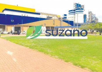 Suzano anuncia quarto aumento consecutivo no preço da celulose para mercados internacional. Reajustes refletem demanda forte e redução de estoques.