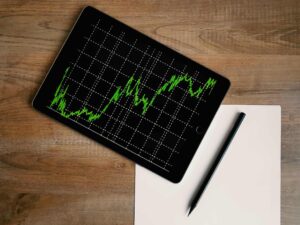 A XP Inc. alcança lucro recorde de R$ 1,087 bilhão no 3º trimestre, impulsionado por diversificação, crescimento no varejo e distribuição de dividendos aos acionistas.