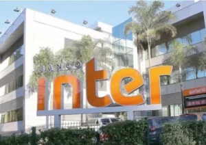 A Inter &Co, controladora do Banco Inter, reportou lucro de R$ 104 milhões no 3º trimestre de 2023, com crescimento de 48,8% na receita líquida.