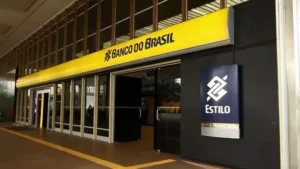 Banco do Brasil anuncia lucro de R$ 8,78 bilhões no 3º trimestre de 2023, abaixo das expectativas do mercado, com crescimento na carteira de crédito.