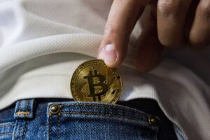 CEO da Hashdex, Marcelo Sampaio, vislumbra futuro em que ações serão tokens negociados diretamente entre usuários, destacando a transformação das transações financeiras.