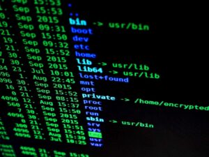 Ataque do grupo LockBit ao ICBC abala mercado de Tesouros dos EUA. Hackers russos deixam rastro global; geopolítica e segurança cibernética em foco.