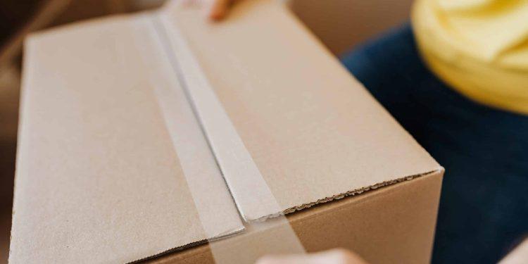Governo isenta Imposto de Importação em compras abaixo de US$ 50, mas discussões sobre possíveis mudanças geram incertezas.